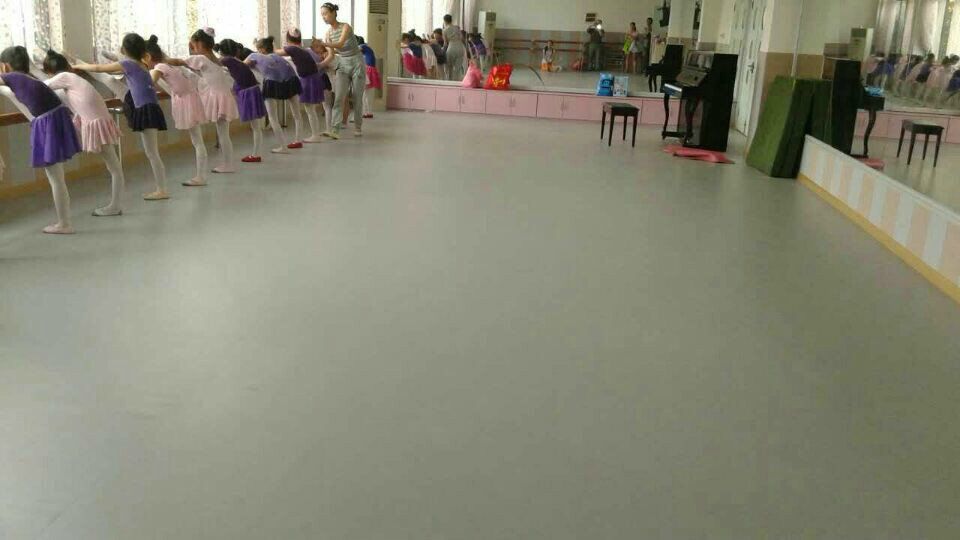 浙江衢州少年宮舞蹈地板膠鋪設案例