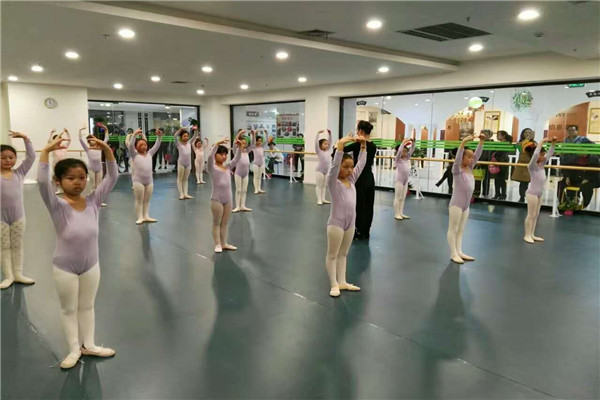 舞蹈地膠,舞蹈室地膠